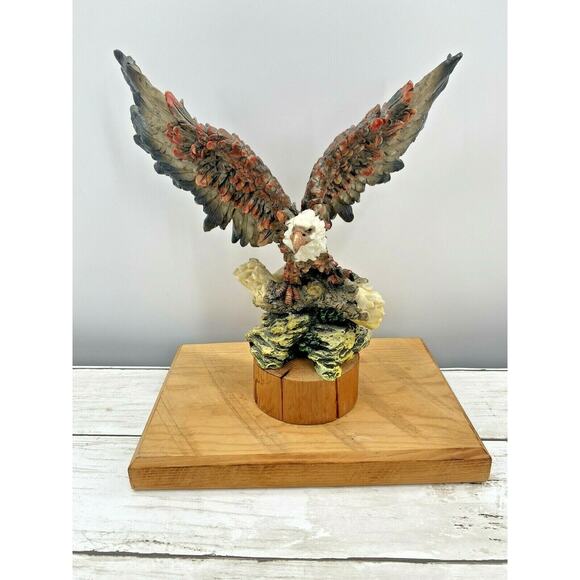 American Bald Eagle Mounted Sculpture Statue Resin Bird On Wood Mount Vintage - Picture 3 of 12